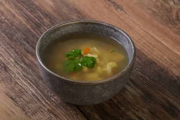 Havuçlu ve patatesli lezzetli tavuk çorbası