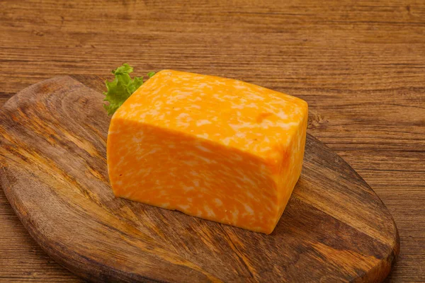 Молочный Мраморный Сыр Кирпич Бортом — стоковое фото