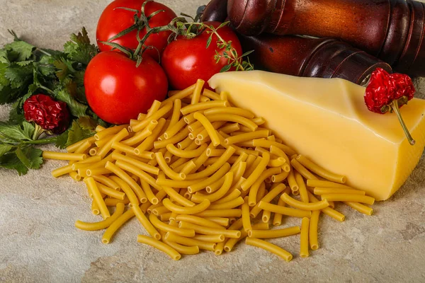 Italian Pasta Raw Maccheroni Cooking Served Vegetables — Stock Photo, Image