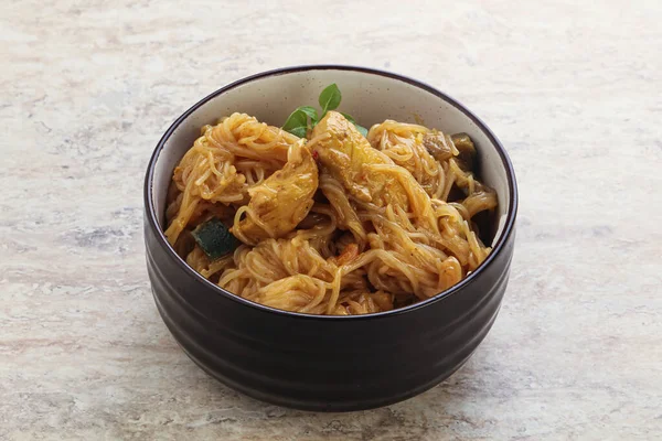 Körili tavuk ve sebzeli Wok Udon