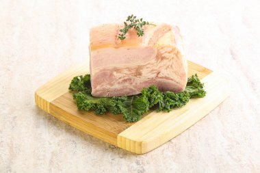 Ev yapımı domuz pastırması.