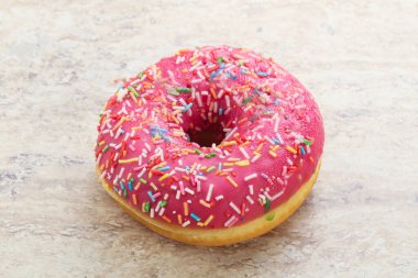 Tatlı jöleli meyveli çörek ve kremalı tatlı.