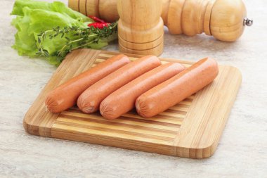 Atıştırmalık olarak et sosisi. Kahvaltı aperatifi.