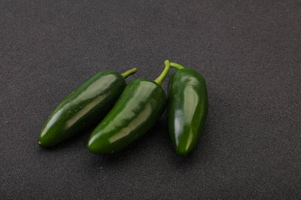 Yeşil Çiğ Baharatlı Jalapeno Peper Yığını — Stok fotoğraf