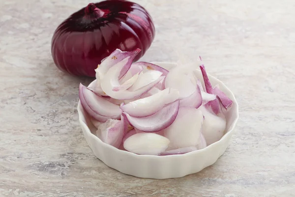 Scheiben Geschnittene Rote Zwiebel Der Schüssel Zum Kochen Oder Snack — Stockfoto