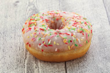 Tatlı jöleli vanilyalı çörek ve kremalı tatlı