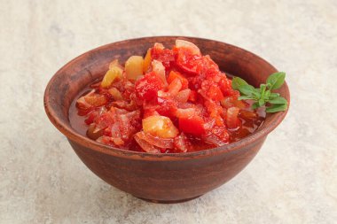 Sebzeli Macaristan vejetaryen Lecho atıştırması