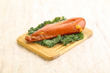 Atıştırmalık olarak füme tavuk göğsü.