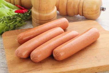 Atıştırmalık olarak et sosisi. Kahvaltı aperatifi.