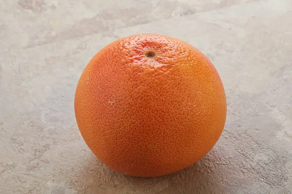 熟した甘いジューシーな赤グレープフルーツの分離 — ストック写真
