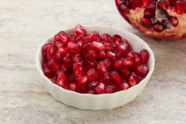 Ripe Red Sweet Pomegranate Seeds Bowl — Stock Photo, Image