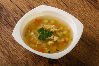 Havuçlu ve patatesli lezzetli tavuk çorbası