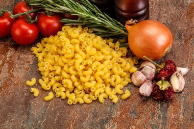 Çiğ İtalyan buğday makarnası - Chifferi rigati pişirmek için