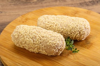 Fırında pişmemiş tavuk pirzolası.