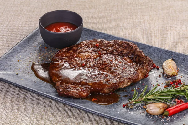 Biber ve ızgara biftek servis edildi.