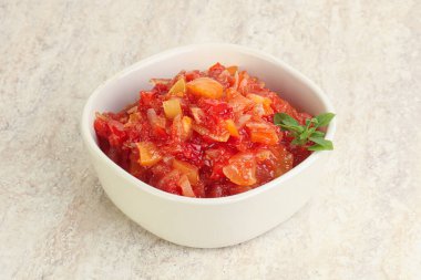 Sebzeli Macaristan vejetaryen Lecho atıştırması