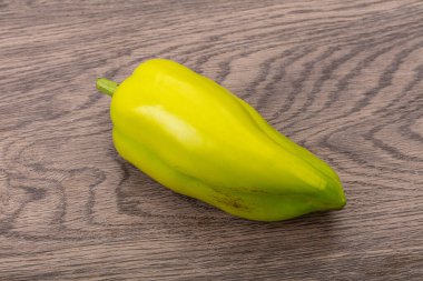 Lezzetli Yeşil Çan Bulgar biberi izole