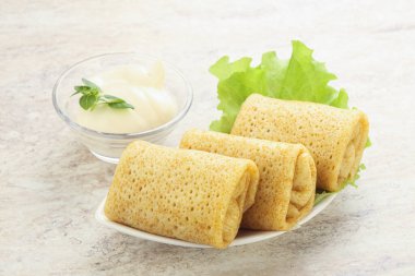 Et ve krema soslu krep.