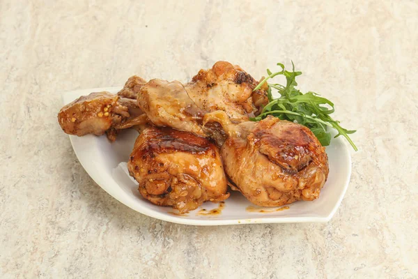 Kaki Ayam Panggang Dengan Rempah Rempah Rucola — Stok Foto