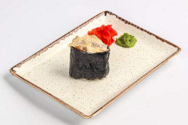 Japon suşisi - Yılanbalığı ve baharatlı sos ile Gunkan