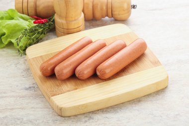 Atıştırmalık olarak et sosisi. Kahvaltı aperatifi.