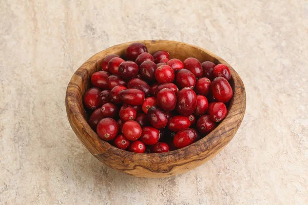 Olgun tatlı tatlı taze kızılcık kasede