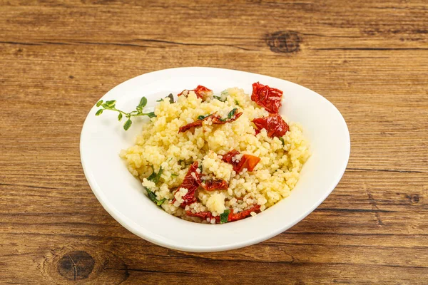 Cozinha Vegetariana Cuscuz Com Legumes Salsa — Fotografia de Stock