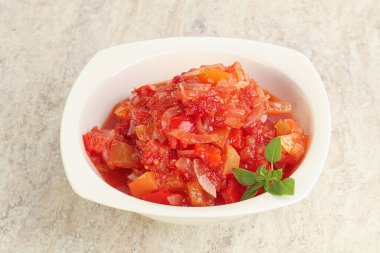 Sebzeli Macaristan vejetaryen Lecho atıştırması