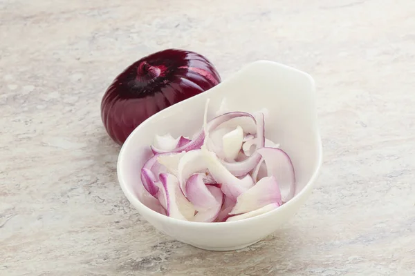 在碗里切碎红葱 用于烹调或小吃 免版税图库图片