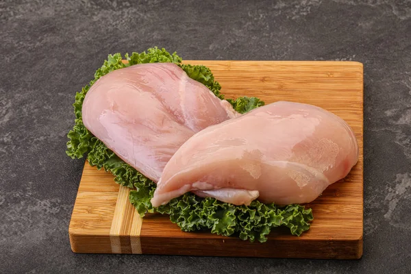 Две Грудки Сырой Курицы Приготовления Пищи — стоковое фото