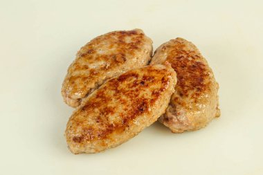 Ev yapımı pirzola ve kıyma.