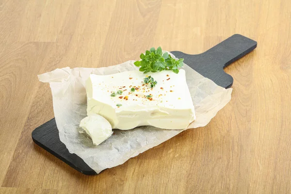 Formaggio Greco Feta Mare Servito Alle Erbe — Foto Stock