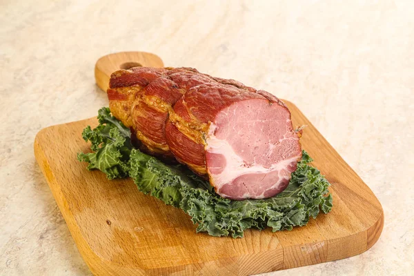 Carne Porco Delicosa Curada Isolada Bordo — Fotografia de Stock