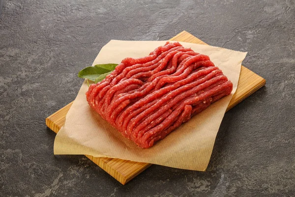 Carne Crua Picada Carne Bordo Para Cozinhar Fotos De Bancos De Imagens Sem Royalties