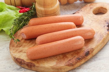 Atıştırmalık olarak et sosisi. Kahvaltı aperatifi.