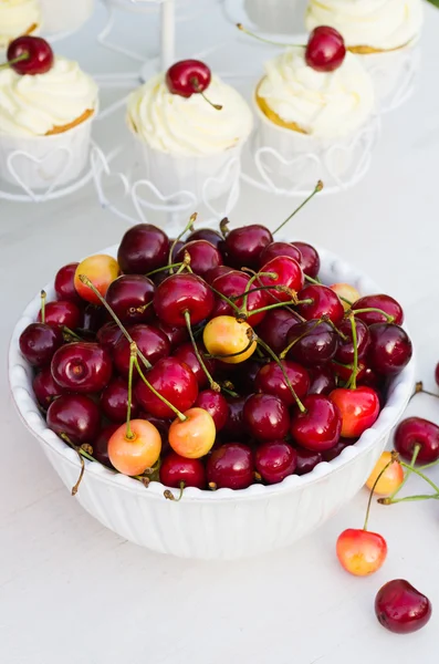 Bowl with cherries — Stock Photo, Image