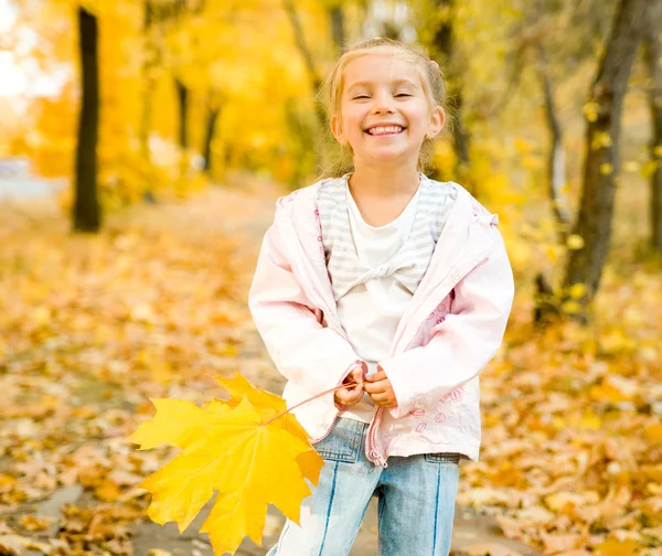 Schattig meisje — Stockfoto