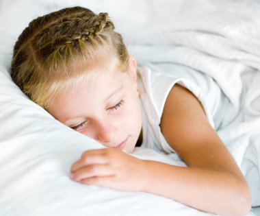 kız yatakta