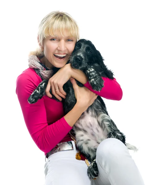 Mladá žena s ní štěně — Stock fotografie