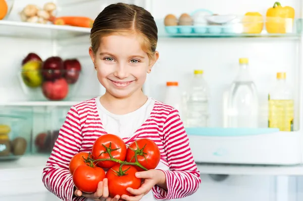 Dziewczyna z pomidorĂłw — Zdjęcie stockowe