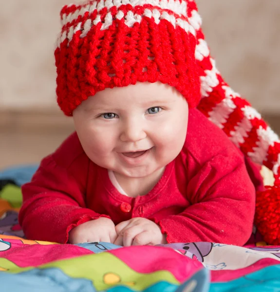 Şapkalı bir kız bebek — Stok fotoğraf