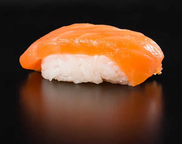 Sushi avec baguettes — Photo
