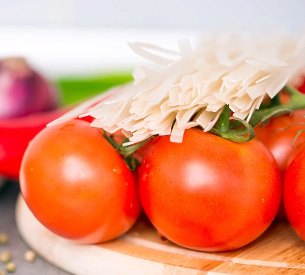 Verdure fresche e tagliatelle di riso — Foto Stock