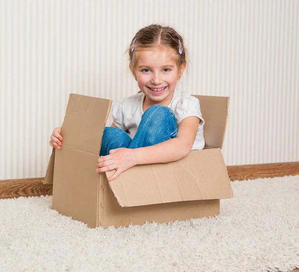 Girl inside a box — Stock Photo, Image