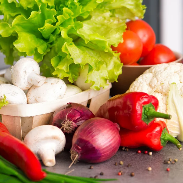Livsmedelsingredienser på köket — Stockfoto