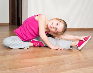 küçük kız Fitness içinde nişanlı