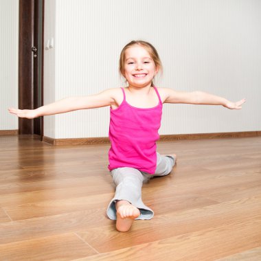 küçük kız Fitness içinde nişanlı