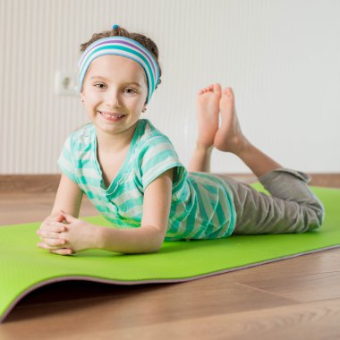 küçük kız Fitness içinde nişanlı