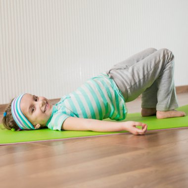 küçük kız Fitness içinde nişanlı