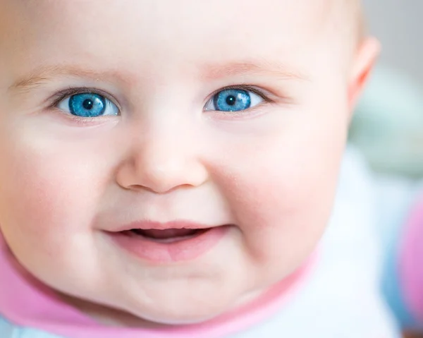 Faccia di ragazza carina bambino — Foto Stock